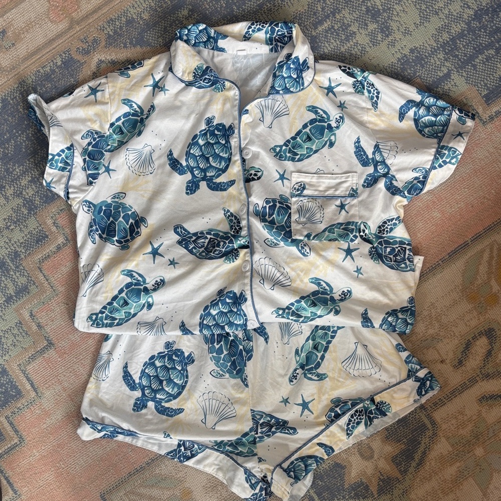 SHEIN White Sea Turtle Print Short Pajama Set